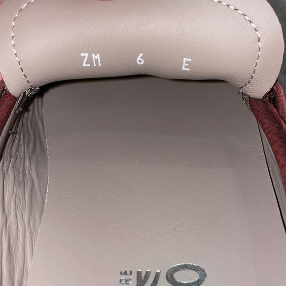 Salvatore Ferragamo Driver with Gancini Ornament. Worn once. Color: Burgundy. - Picture 5 of 8